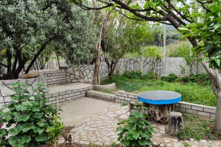 Garden Villa with Pool in Keleshter Rudbar