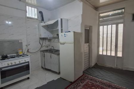 جناح بالقرب من المواقع التاريخية في بيستون