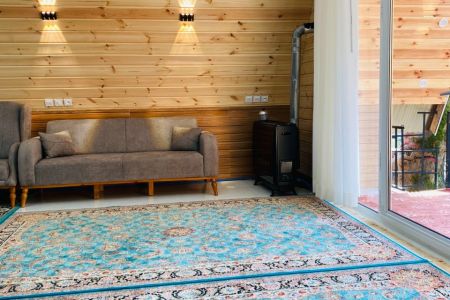 کلبه چوبی لب رودخانه در جاده اسالم - گیجاو