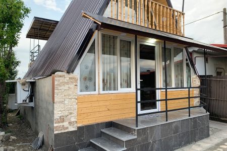 کلبه سوئیسی بالکن دار در کلاچای - لیمنجوب