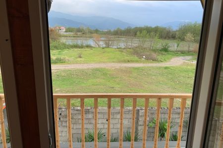 کلبه سوئیسی بالکن دار در کلاچای - لیمنجوب
