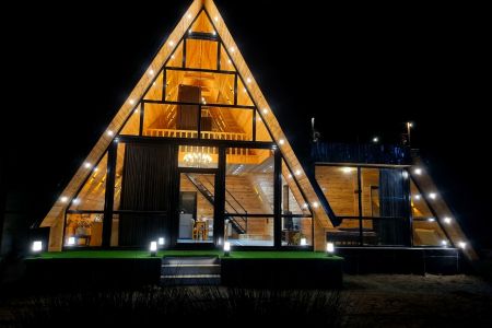 کلبه سوئیسی نزدیک دریا در اسالم - گتکسر