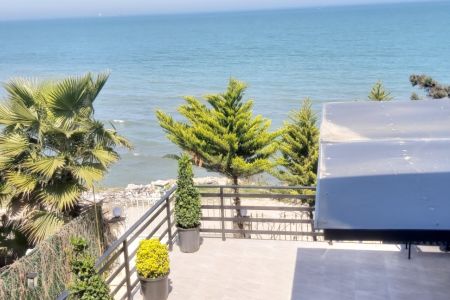 ویلا تریبلکس استخردار لب دریا در نوشهر