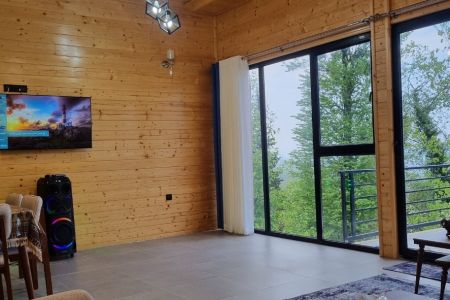 کلبه سوئیسی جنگلی در عباس آباد - سی بن