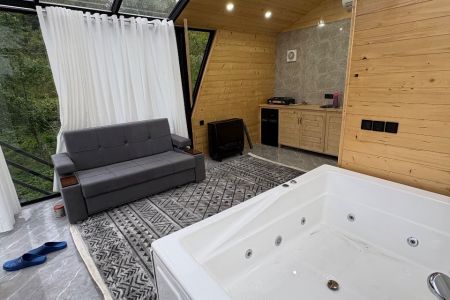 کلبه جکوزی دار با نمای شیشه ای در درازکلا