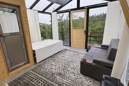 کلبه جکوزی دار با نمای شیشه ای در درازکلا