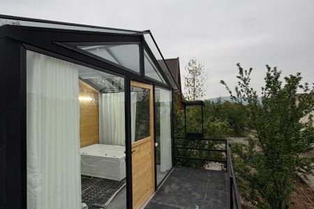 کلبه جکوزی دار با نمای شیشه ای در درازکلا