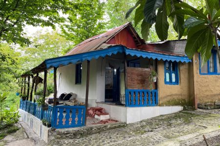 خانه روستایی نزدیک رودخانه در سیاهکل - ازبرم