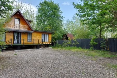 کلبه چوبی در آستانه اشرفیه - داخل بالا