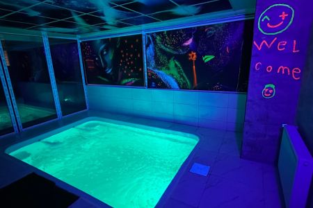 آپارتمان با حوضچه آبگرم در زعفرانیه تهران - ۱