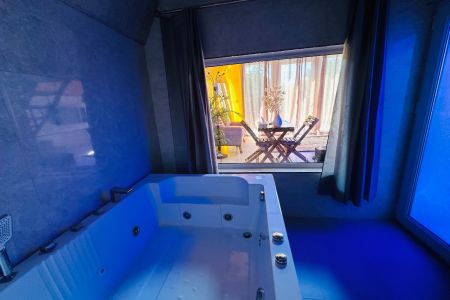 کلبه سوئیسی جکوزی دار در متل قو - سی سرا