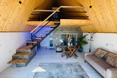 کلبه سوئیسی جکوزی دار در متل قو - سی سرا