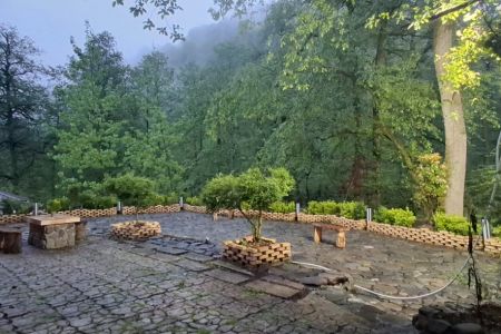 کلبه جنگلی با جکوزی کنار رودخانه در شاهکلا