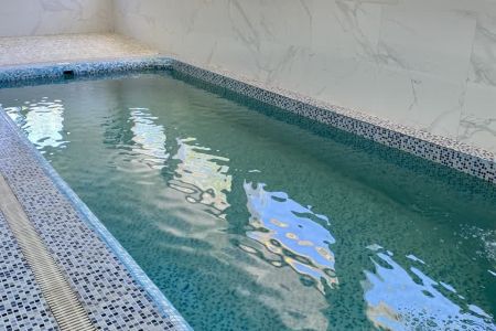 ویلا استخردار در باغ بهادران