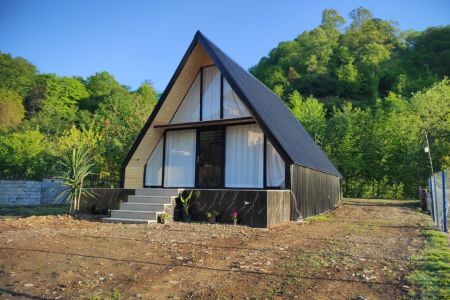 کلبه سوئیسی کنار رودخانه در اسالم - خرجگیل