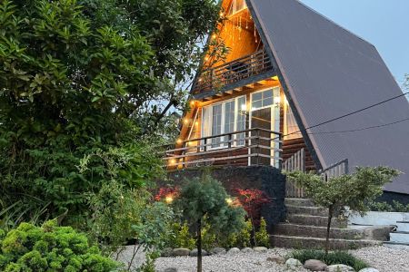 کلبه سوئیسی با استخر و جکوزی در لیپا ماسال