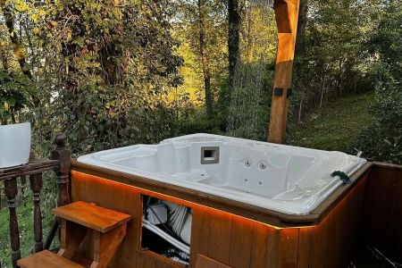 کلبه جنگلی جکوزی دار در نشتارود - دینارسرا