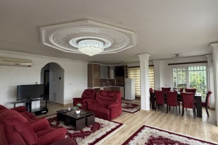 ویلا با تراسی رو به کوه در لاهیجان - زمیدان