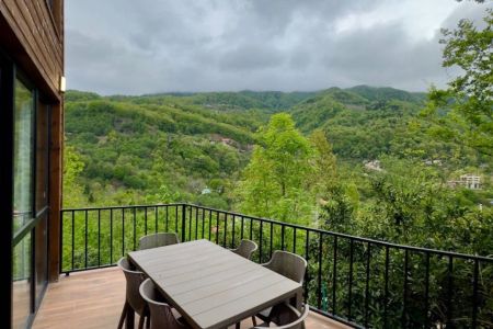کلبه با جکوزی روبه جنگل در میان لات رامسر