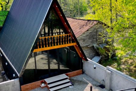 کلبه با تراس و جکوزی در جاده دالخانی - جلو