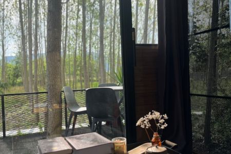 کلبه کانتینری با نمای شیشه ای در کلنگستان