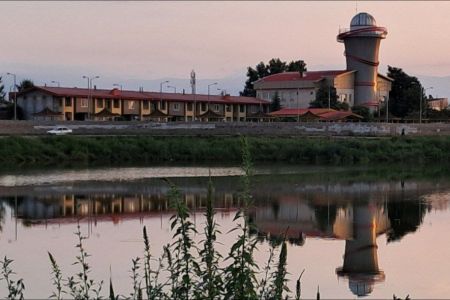 سوئیت کنار تالاب عینک رشت - ۳ تخته - تیپ۲