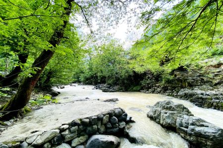 خانه ویلایی نزدیک رودخانه در اسالم - گیجاب