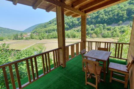 کلبه رو به جنگل در زیرآب - جوارم