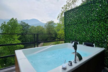 کلبه سوئیسی جکوزی دار در جاده دالخانی - جلو