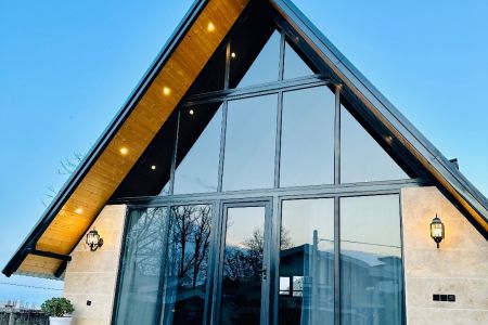 کلبه سوئیسی تراس دار در متل قو - نارنج بندبن