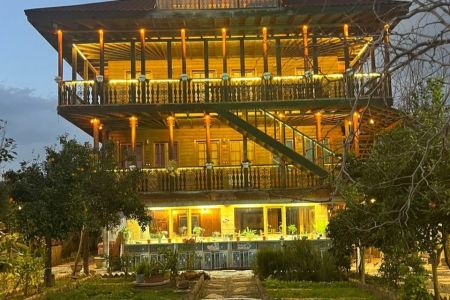 بومگردی رو به برکه در لیشاوندان - سه تخته