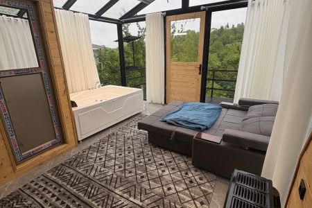 کلبه جکوزی دار با نمای شیشه ای در درازکلا