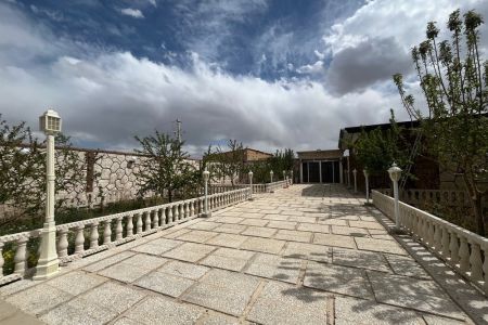 ویلا با استخر و جکوزی در حسین آباد خمین