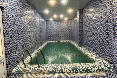 ویلا با استخر و جکوزی در حسین آباد خمین