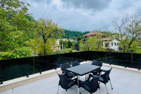 کلبه سوئیسی تراس دار در متل قو - نارنج بندبن