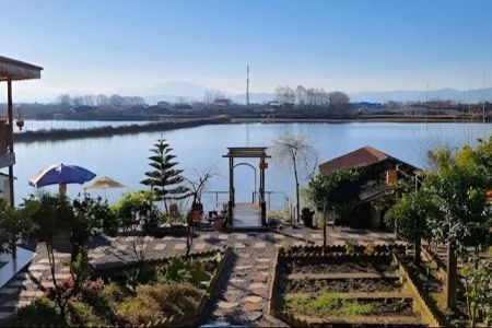 بومگردی رو به برکه در لیشاوندان - سه تخته