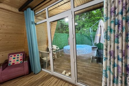 کلبه سوئیسی با جکوزی در تنکابن - سلیم آباد