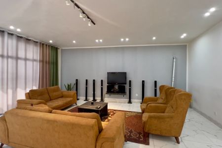ویلا استخردار در چهارباغ - ابراهیم آباد
