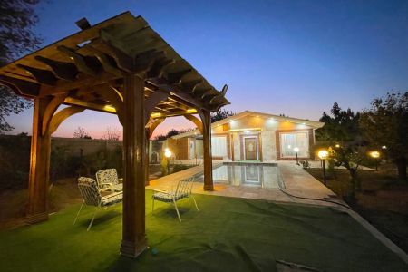 Villa with pool in Koohsar