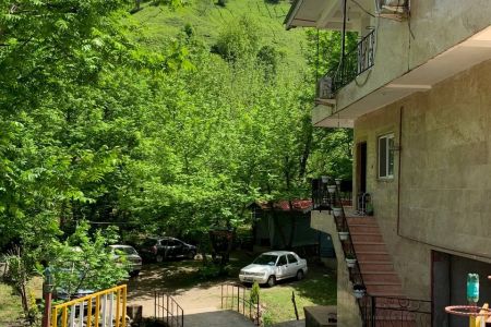 سوئیت نزدیک رودخانه در قلعه رودخان - ط ۲