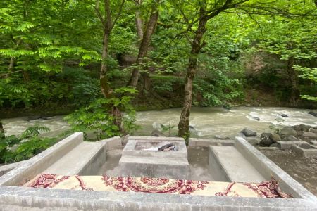 کلبه با نمای چوب در جاده اسالم - لاکه تاشون