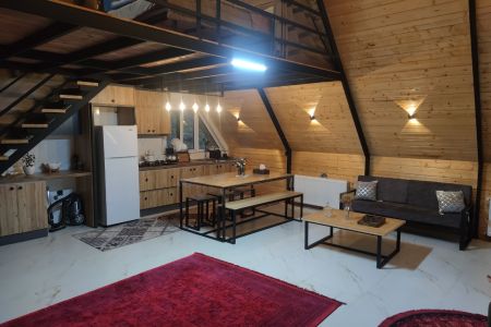 کلبه سوئیسی با تراس دلباز در ماسال - گنذر