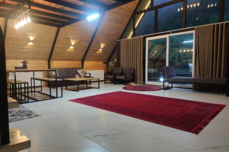 کلبه سوئیسی با تراس دلباز در ماسال - گنذر