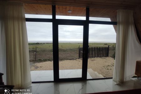 کلبه سوئیسی نزدیک ساحل در اسالم - میانده