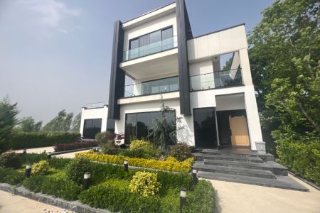 ویلا با استخر، جکوزی و روف گاردن در ایزدشهر