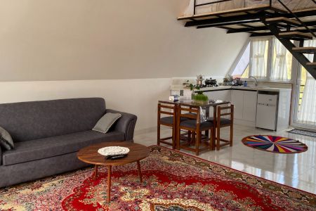کلبه سوئیسی در لاهیجان - زمیدان
