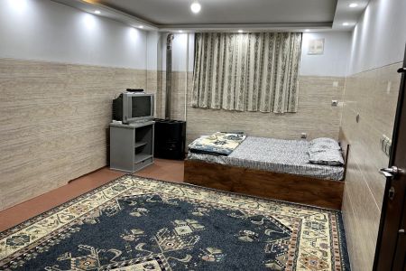 سوئیت نقلی نزدیک آرامگاه باباطاهر - همکف
