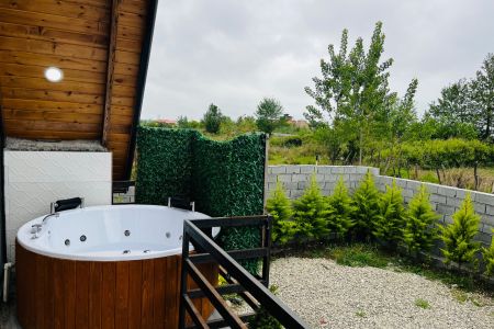 کلبه سوئیسی جکوزی دار در چالوس - تازه آباد