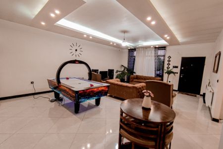 ویلا استخردار در چهارباغ - ملک  آباد