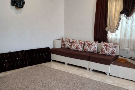 سوئیت حیاط دار در رودهن - چناران